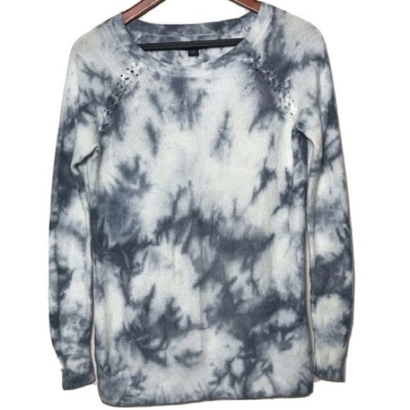American Eagle Outfitters Sweaters - AEO American Eagle Outfitters Marble Tie Dye Gray & White Sweater